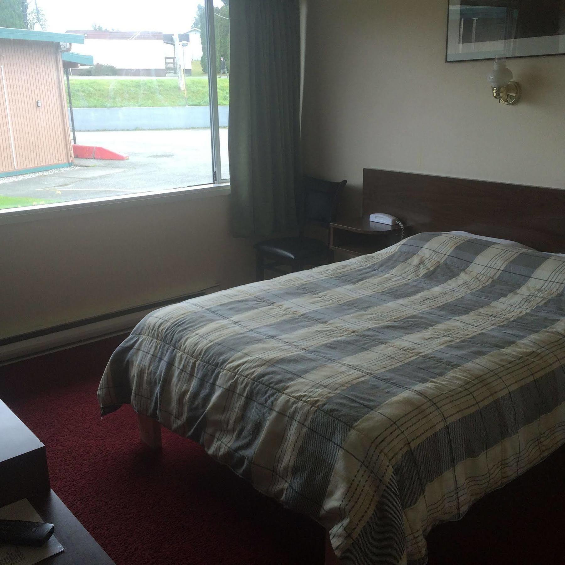 Dalewood Inn Port McNeill Esterno foto