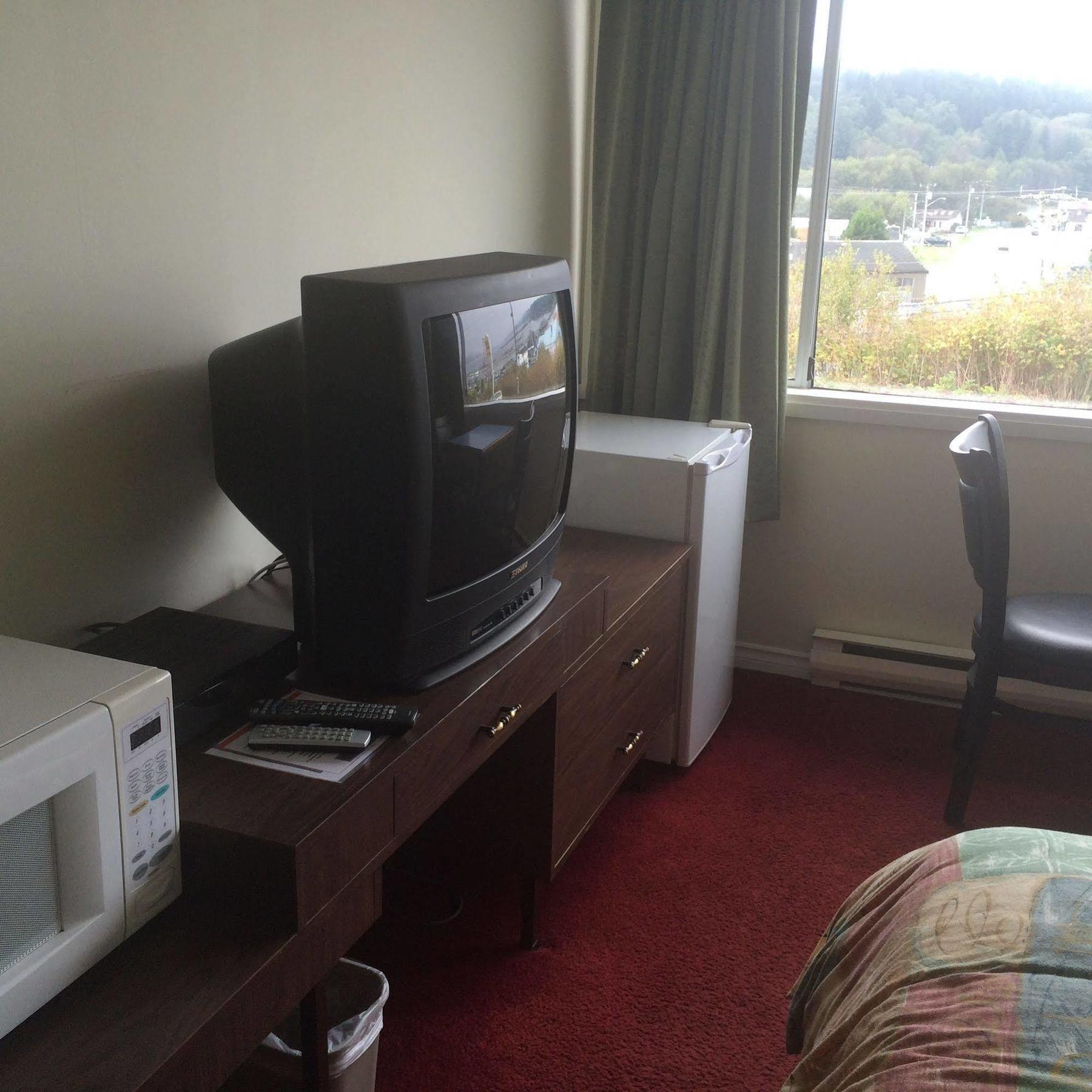 Dalewood Inn Port McNeill Esterno foto