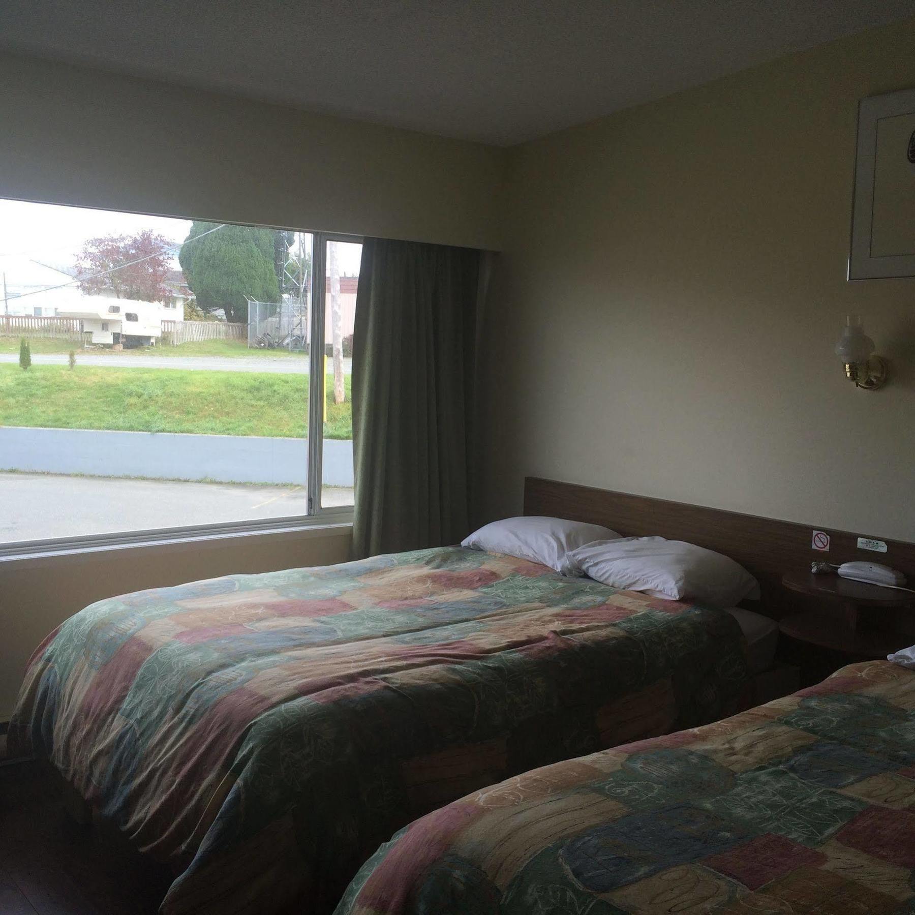 Dalewood Inn Port McNeill Esterno foto